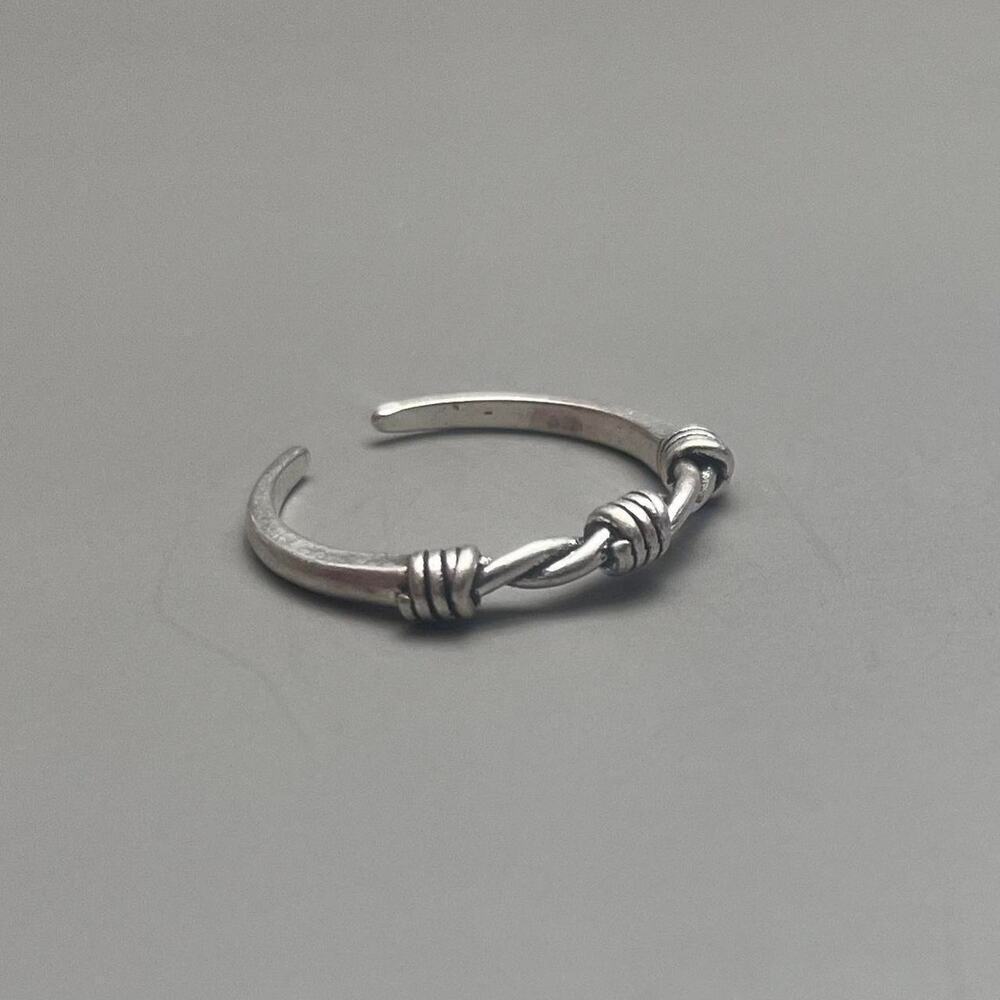 Y2K Vintage Silver Barbed Wire Ring – Adjustable Size, Unisex, Brand New